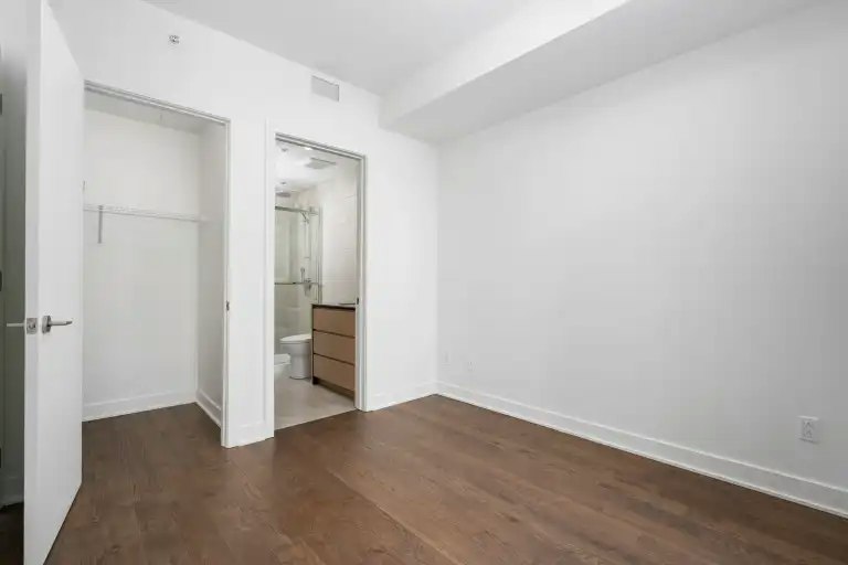 1020 De La Montagne Rue, Montréal, QC, H3G 0H8 - 4