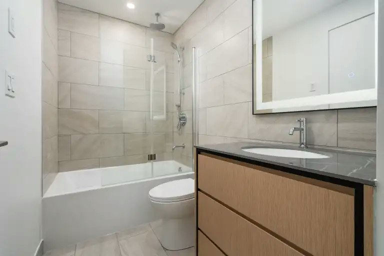 1020 De La Montagne Rue, Montréal, QC, H3G 0H8 - 7