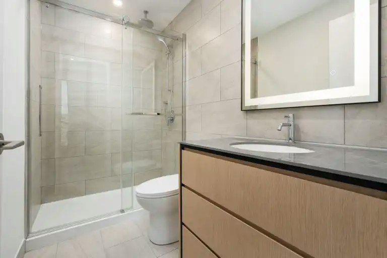 1020 De La Montagne Rue, Montréal, QC, H3G 0H8 - 5