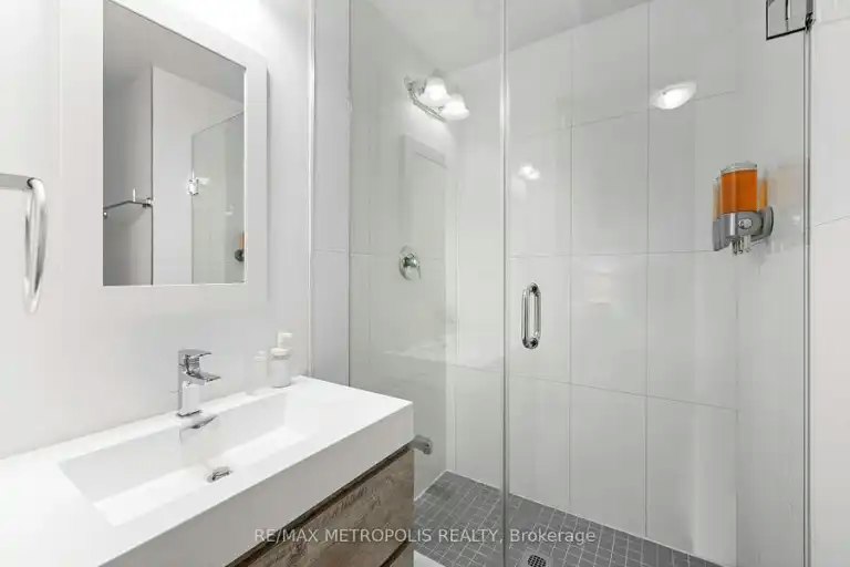 447 Lansdowne Avenue, Toronto, ON, M6H 3Y2 - 5