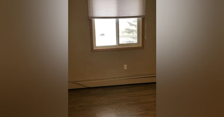 4010 49 Avenue, Innisfail, AB, T4G 1C6 - 2
