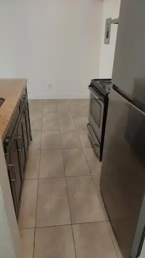 2131 Pandora Street, Vancouver, BC, V5L 1N4 - 8