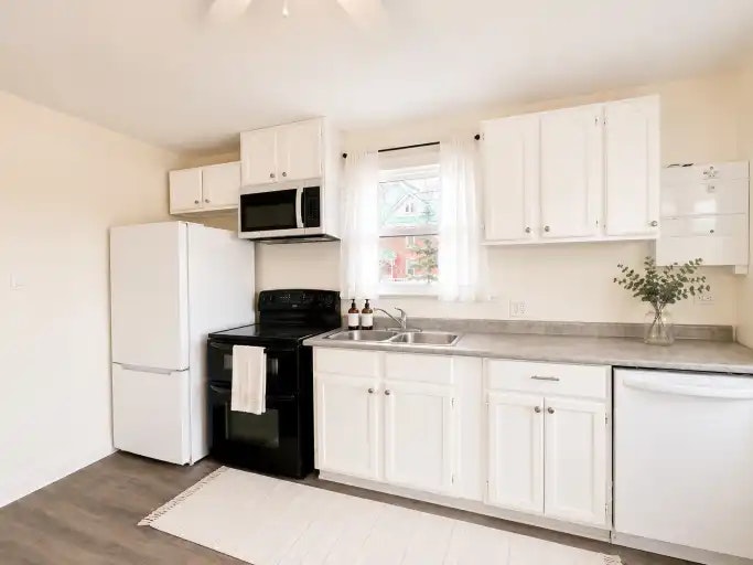 621 Stewart Street, Peterborough, ON, K9H 4C2 - 5
