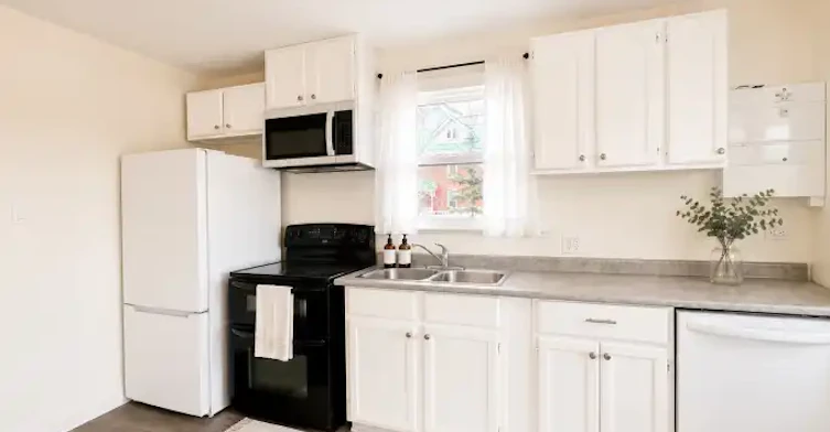 621 Stewart Street, Peterborough, ON, K9H 4C2 - 5