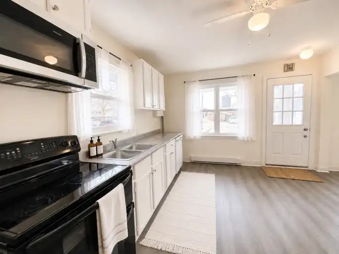 621 Stewart Street, Peterborough, ON, K9H 4C2 - 4