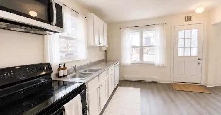 621 Stewart Street, Peterborough, ON, K9H 4C2 - 4
