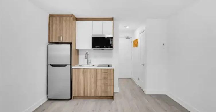 15 Thorburn Avenue, Toronto, ON, M6K 1C4 - 9