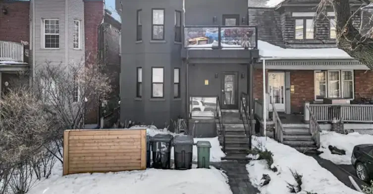 15 Thorburn Avenue, Toronto, ON, M6K 1C4