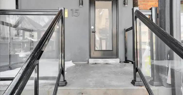 15 Thorburn Avenue, Toronto, ON, M6K 1C4 - 3