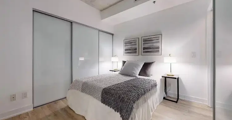 20 Gladstone Avenue, Toronto, ON, M6J 0E9 - 4