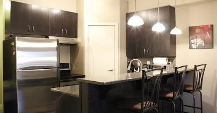 9750 94 Street NW, Edmonton, AB, T6C 2E3 - 9