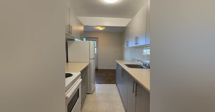 16 Main Street, Mississauga, ON, L5M 1X3 - 4