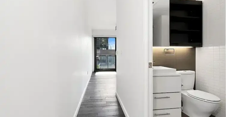 51 Trolley Crescent, Toronto, ON, M5A 0E9 - 19