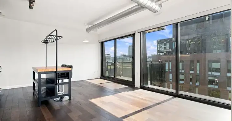 51 Trolley Crescent, Toronto, ON, M5A 0E9 - 4