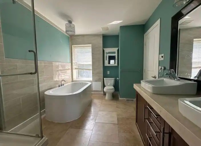 1531 Queen Street East, Toronto, ON, M4L 1E5 - 4