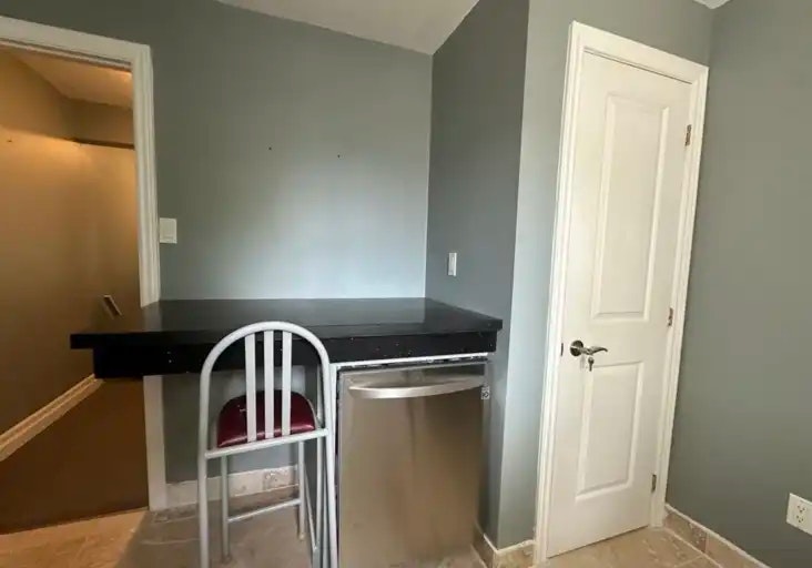 1531 Queen Street East, Toronto, ON, M4L 1E5 - 12