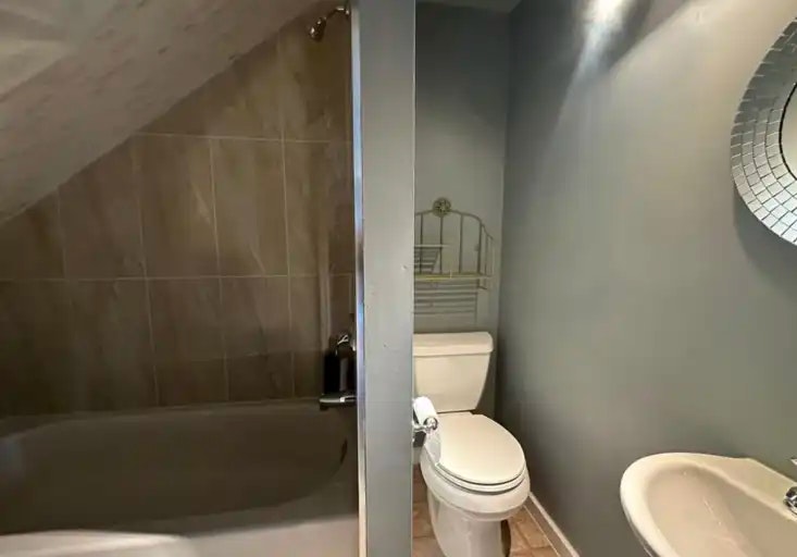 1531 Queen Street East, Toronto, ON, M4L 1E5 - 8