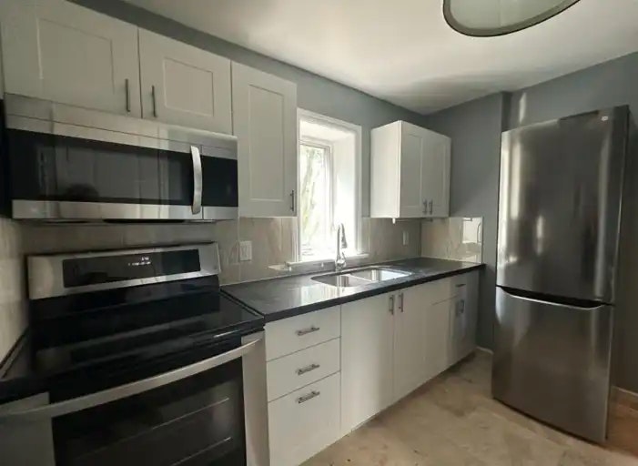 1531 Queen Street East, Toronto, ON, M4L 1E5 - 3