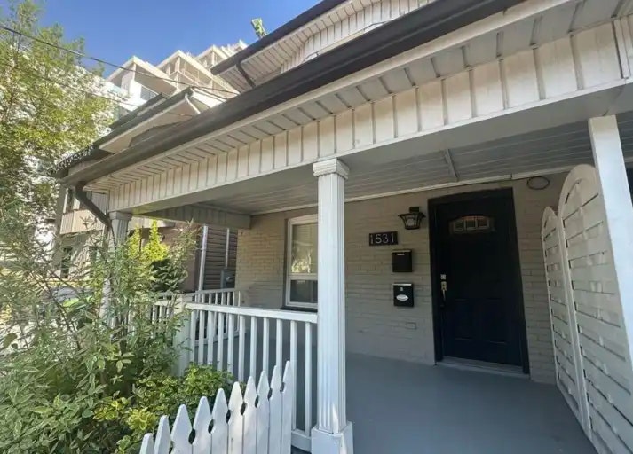 1531 Queen Street East, Toronto, ON, M4L 1E5 - 2