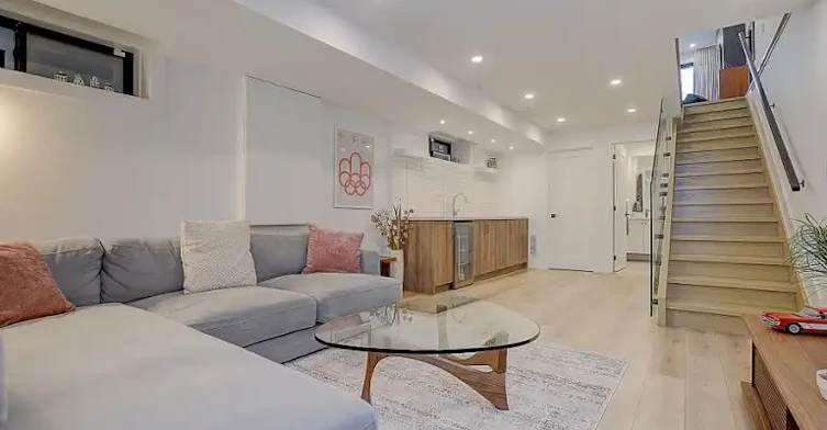 21 Shudell Avenue, Toronto, ON, M4J 1C5 - 2