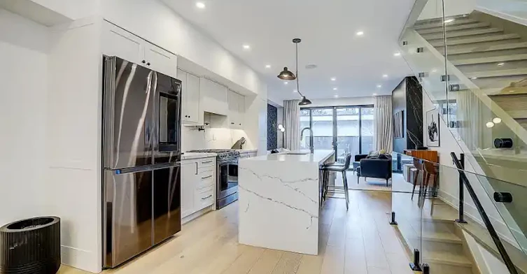 21 Shudell Avenue, Toronto, ON, M4J 1C5 - 4