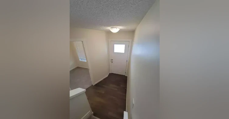 19739 28 Avenue Northwest, Edmonton, AB, T6M 1M1 - 4