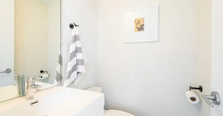 2 Rushbrooke Avenue, Toronto, ON, M4M 3A9 - 4