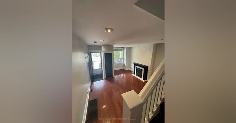 920 Woodbine Avenue, Toronto, ON, M4C 4B7 - 3