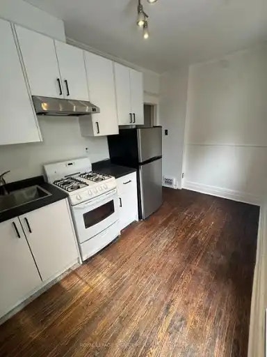 920 Woodbine Avenue, Toronto, ON, M4C 4B7 - 6