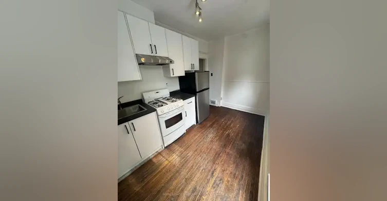 920 Woodbine Avenue, Toronto, ON, M4C 4B7 - 6