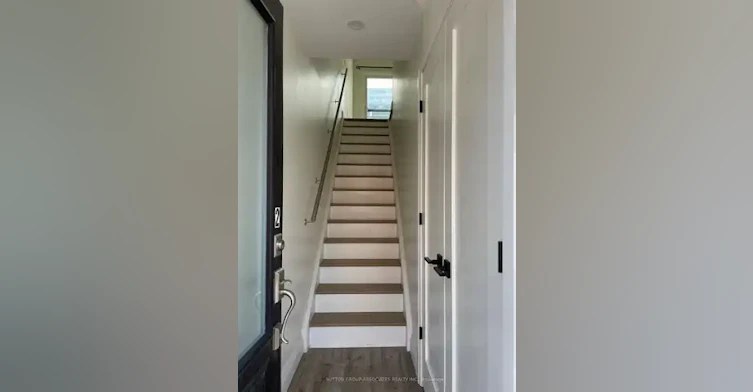 9 Whitaker Avenue, Toronto, ON, M6J 1A2 - 9