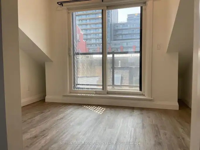 9 Whitaker Avenue, Toronto, ON, M6J 1A2