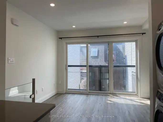 9 Whitaker Avenue, Toronto, ON, M6J 1A2 - 3