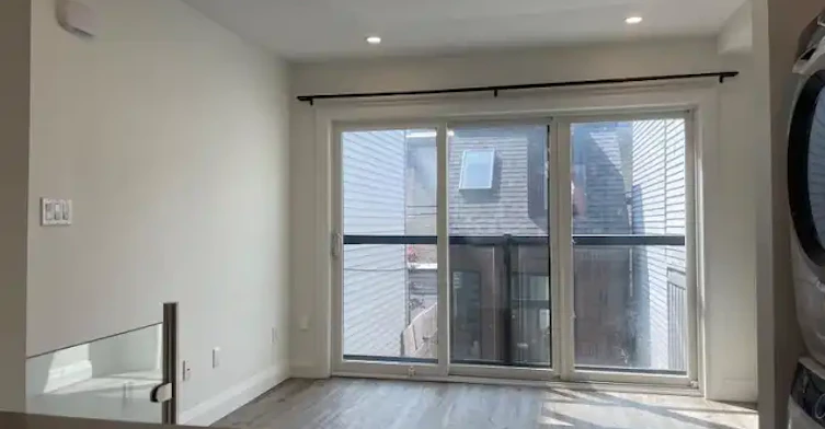 9 Whitaker Avenue, Toronto, ON, M6J 1A2 - 3
