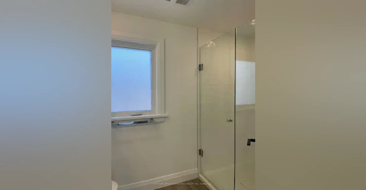 9 Whitaker Avenue, Toronto, ON, M6J 1A2 - 5