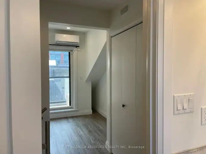 9 Whitaker Avenue, Toronto, ON, M6J 1A2 - 7