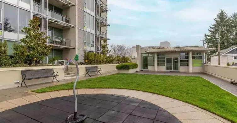2528 Maple Street, Vancouver, BC, V6J 0B5 - 10