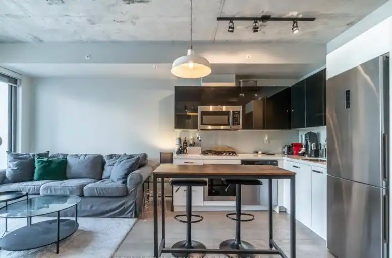 39 Brant Street, Toronto, ON, M5V 0M8 - 6