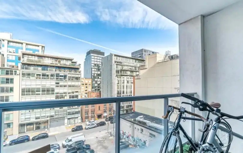 39 Brant Street, Toronto, ON, M5V 0M8 - 19
