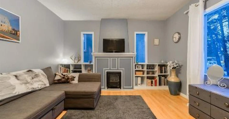 10509 University Avenue, Edmonton, AB, T6E 1L2 - 9