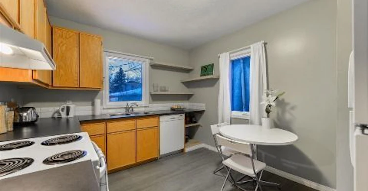 10509 University Avenue, Edmonton, AB, T6E 1L2