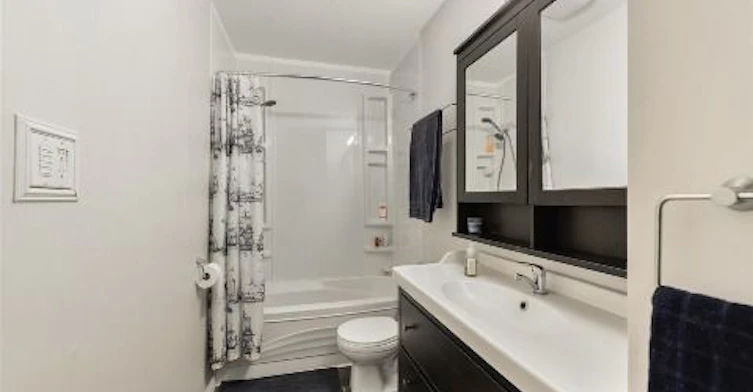 10509 University Avenue, Edmonton, AB, T6E 1L2 - 10