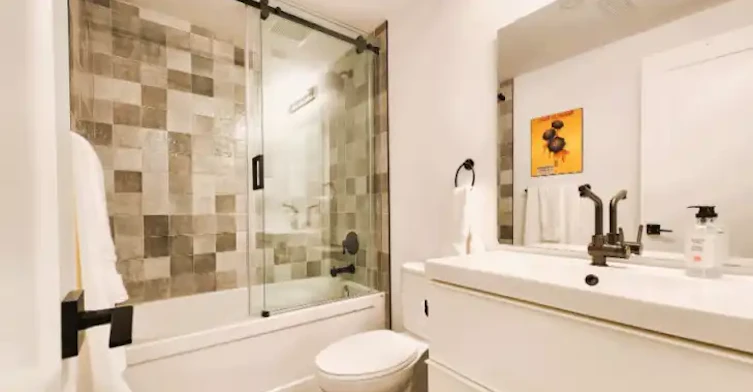 106 Lappin Avenue, Toronto, ON, M6H 1Y4 - 5