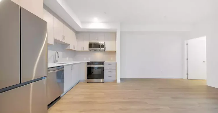 13858 108 Avenue, Surrey, BC, V3T 2K8 - 2