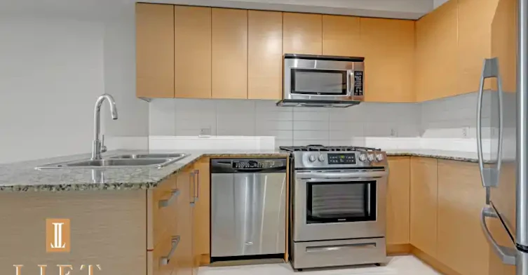5889 Irmin Street, Burnaby, BC, V5J 1Y9 - 5