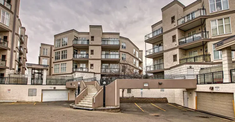 4831 104a Street Northwest, Edmonton, AB, T6H 0R5