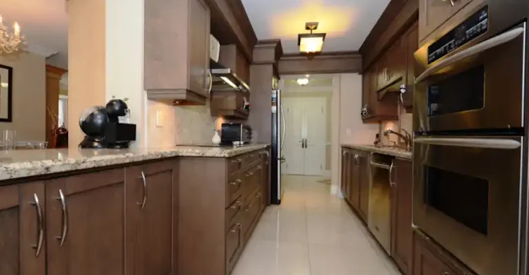 25 Kingsbridge Garden Circle, Mississauga, ON, L5R 4B1 - 5