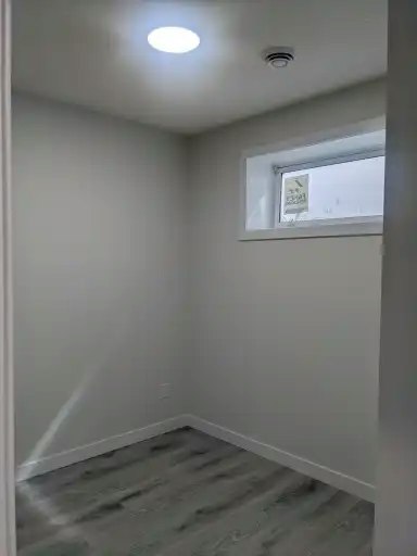 12830 125 Street Northwest, Edmonton, AB, T5L 0T9 - 11