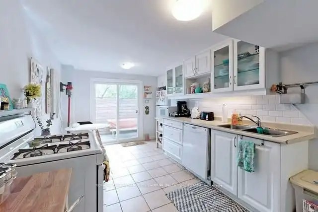 81 Tiverton Avenue, Toronto, ON, M4M 2M1 - 7