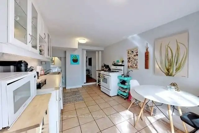 81 Tiverton Avenue, Toronto, ON, M4M 2M1 - 8